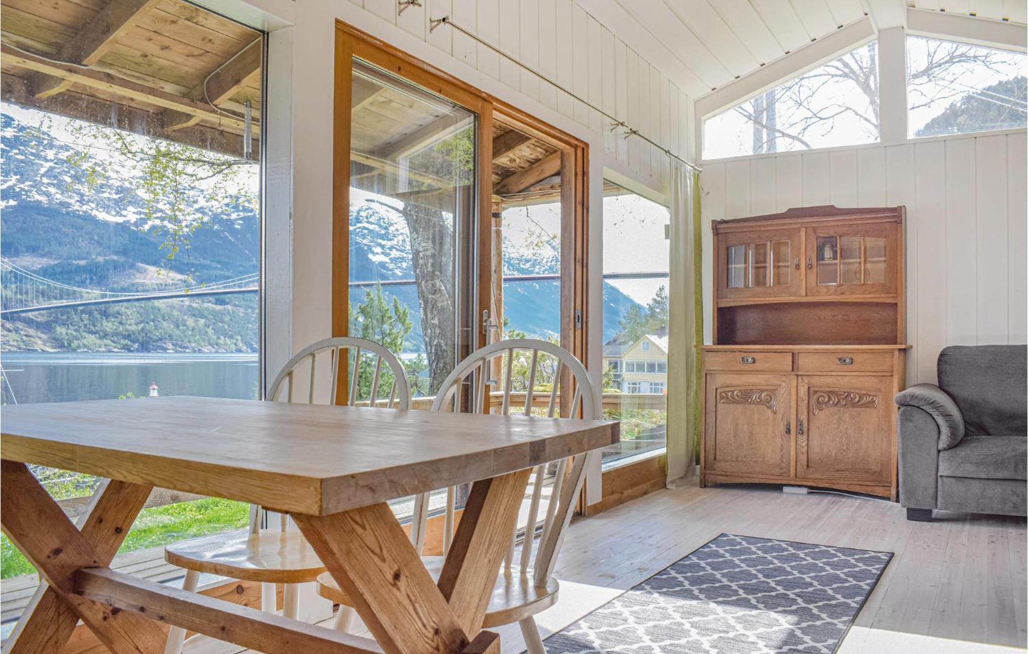 Beautiful Home In Vallavik With Kitchen Bu Bagian luar foto