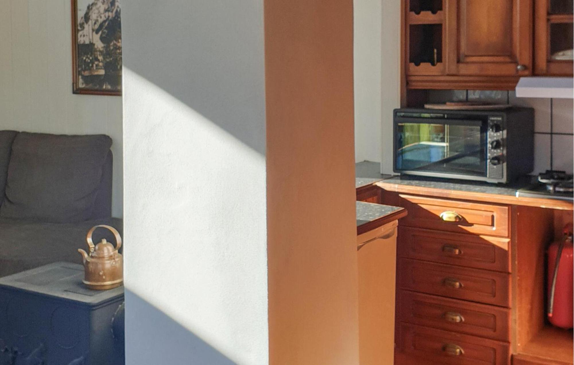 Beautiful Home In Vallavik With Kitchen Bu Bagian luar foto